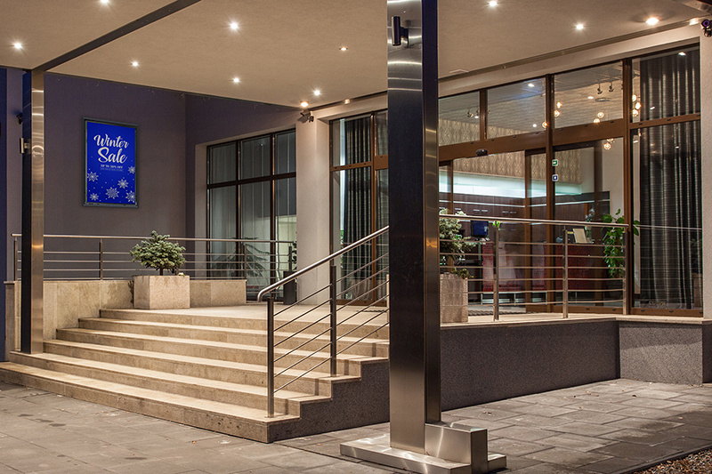 50517054-dsvertical-crop-web-800px-hotel-entrway-outdoor-digital-display-sign.jpg